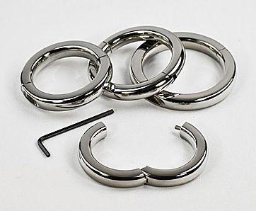 Scharnier-Cockring aus Edelstahl lässt sich öffnen und schließen